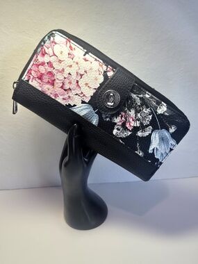 Stone Mountain Rose Bloom Zip Around Wallet Black Floral Pebble Leather!